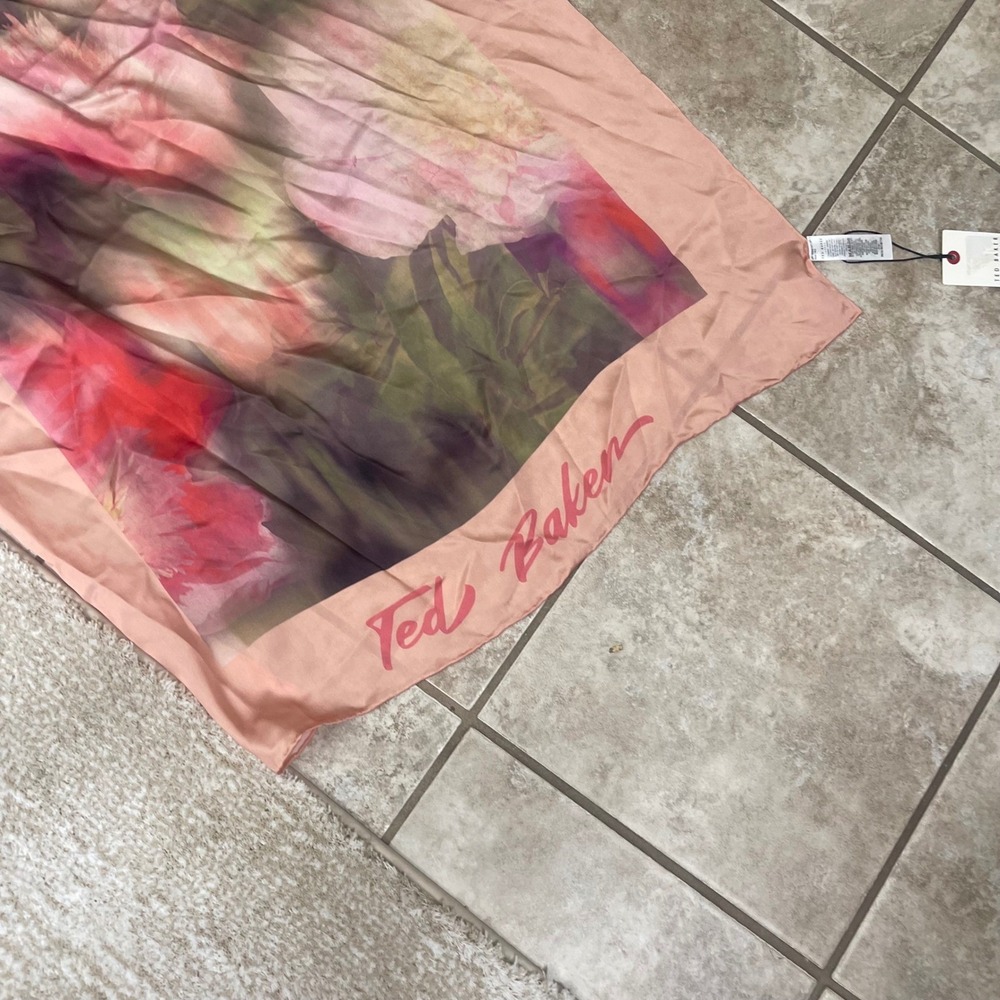 Ted Baker London Blurred Floral NWT 100% Silk Long Scarf Light Pink 70"x24" - Picture 11 of 11
